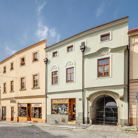 Wine & Bike City Tower Apartments Зноймо Екстер'єр фото