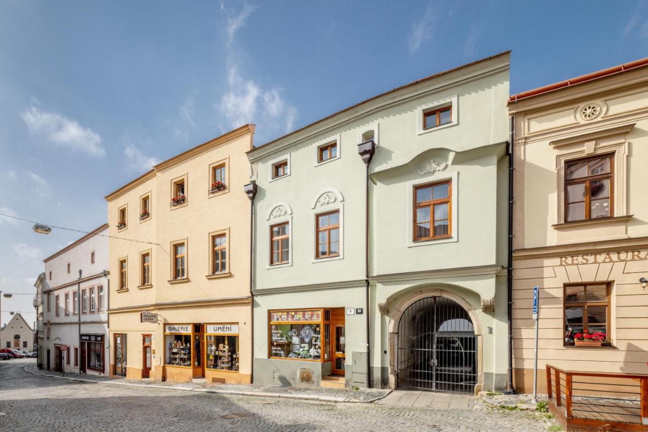 Wine & Bike City Tower Apartments Зноймо Екстер'єр фото
