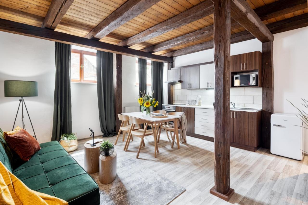 Wine & Bike City Tower Apartments Зноймо Екстер'єр фото